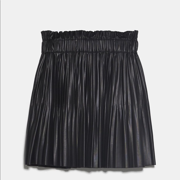 SOLD Faux Leather Skirt Zara - Picture 2 of 4